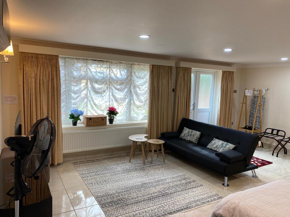 Studio Flat Gants Hill With Free Parking Redbridge Exterior foto